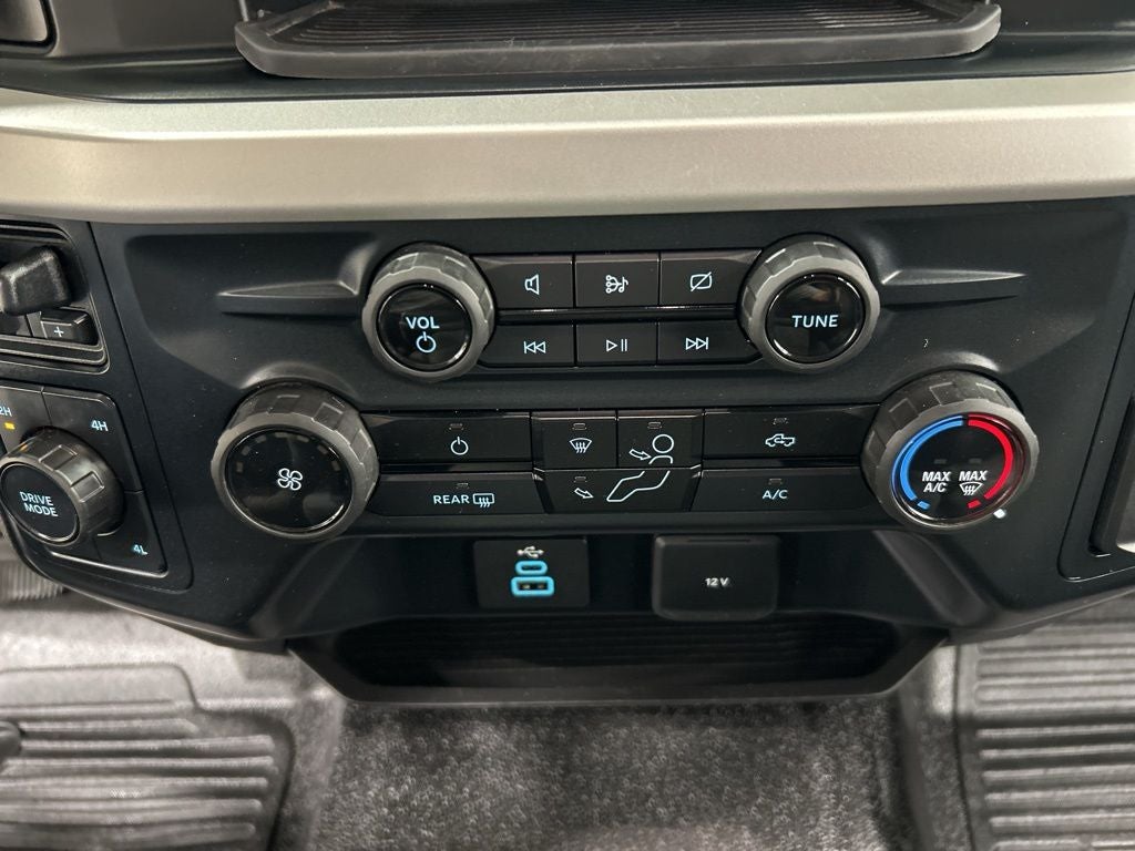 2023 Ford F-600SD XLT