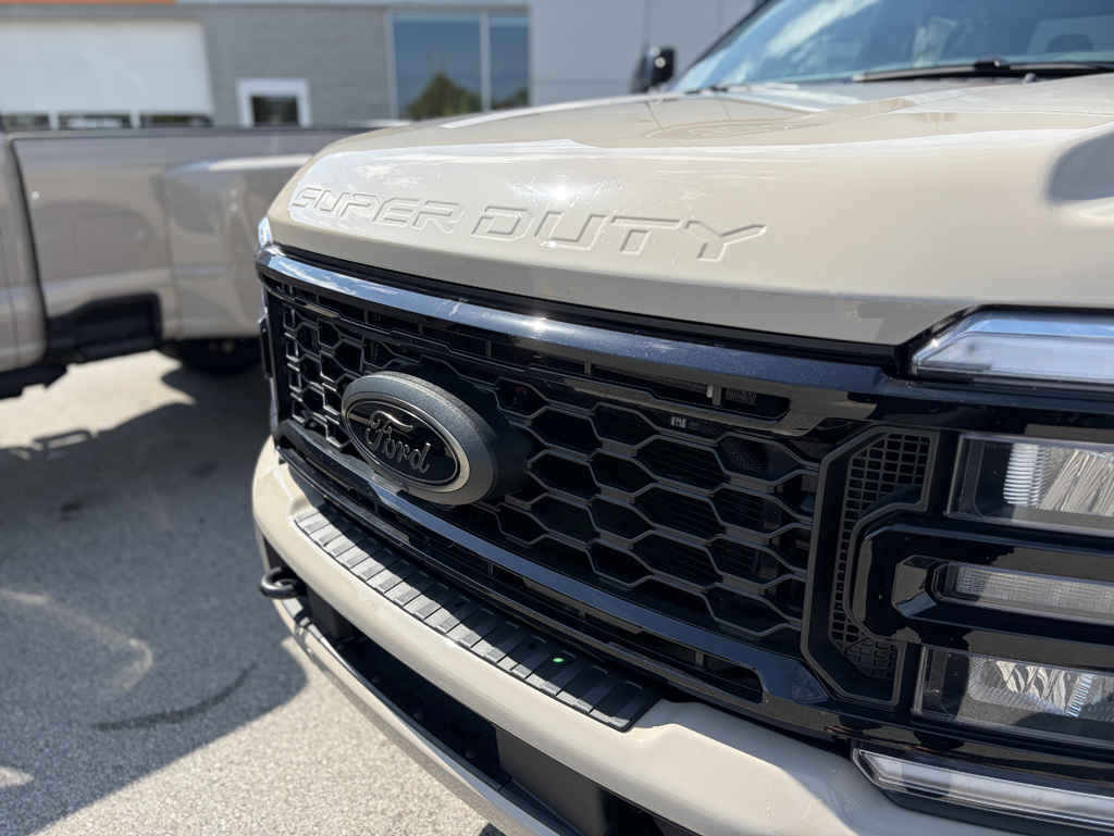 2026 Ford F-250SD Black Widow