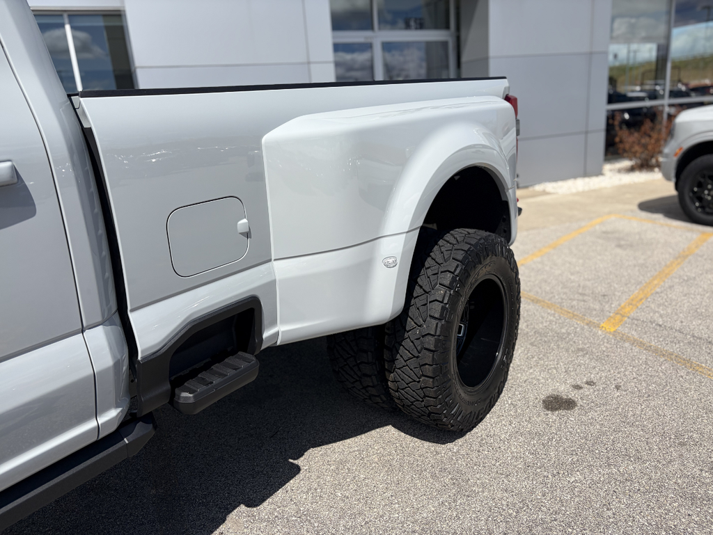 2026 Ford F-350SD Black Widow DRW