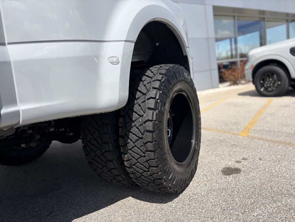 2026 Ford F-350SD Black Widow DRW