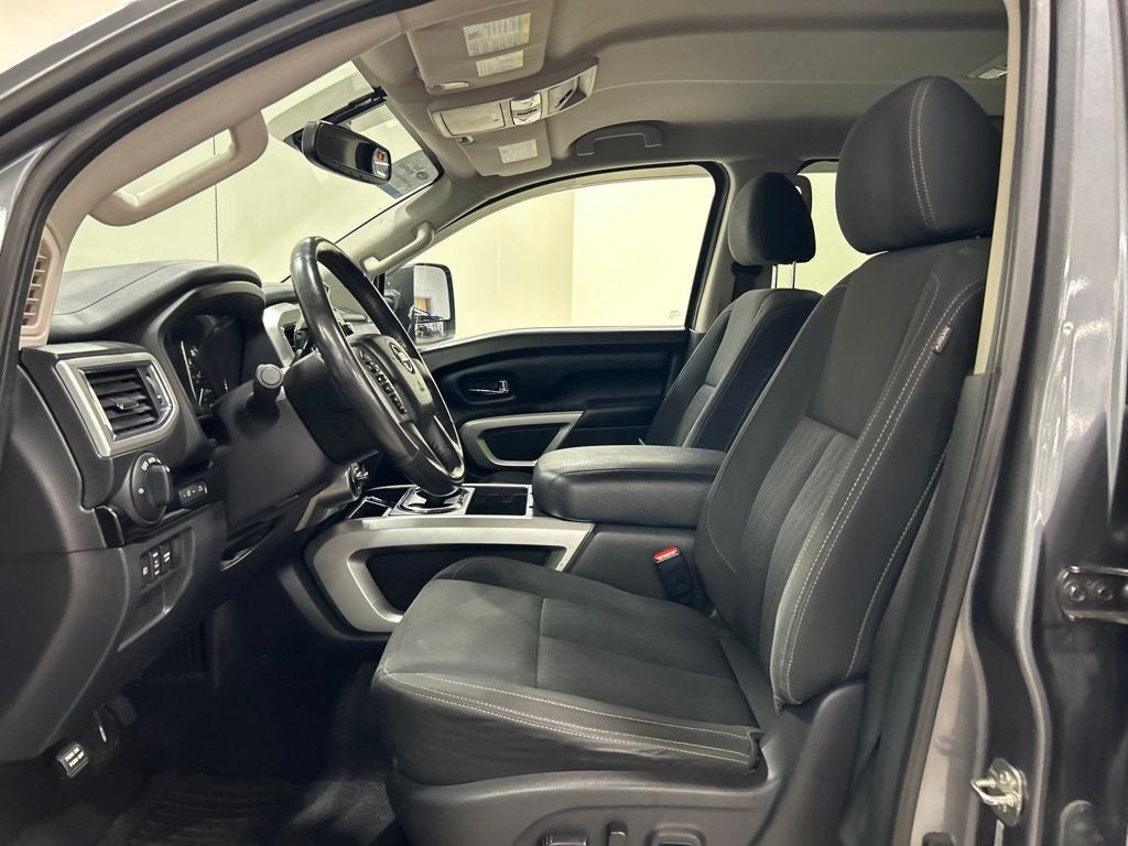2017 Nissan Titan SV