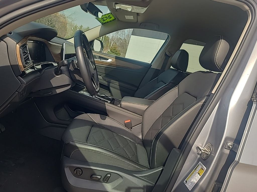 2025 Volkswagen Atlas 2.0T SE w/Technology