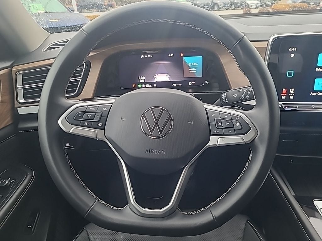 2025 Volkswagen Atlas 2.0T SE w/Technology