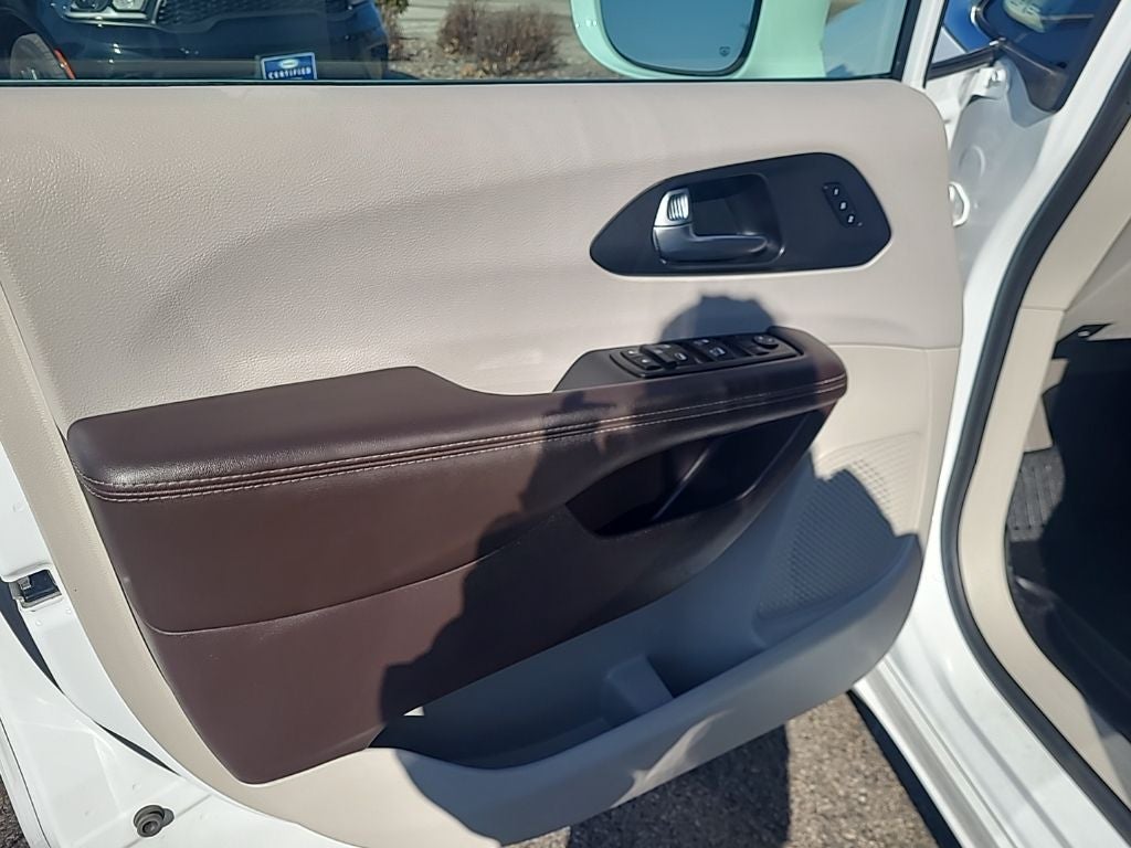 2021 Chrysler Pacifica Touring L