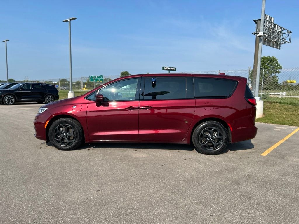 2022 Chrysler Pacifica Hybrid Touring L