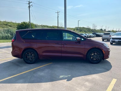 2022 Chrysler Pacifica Hybrid Touring L