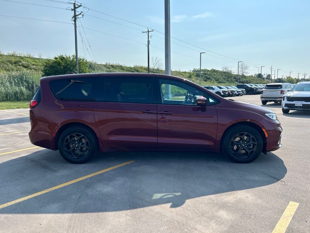 2022 Chrysler Pacifica Hybrid Touring L