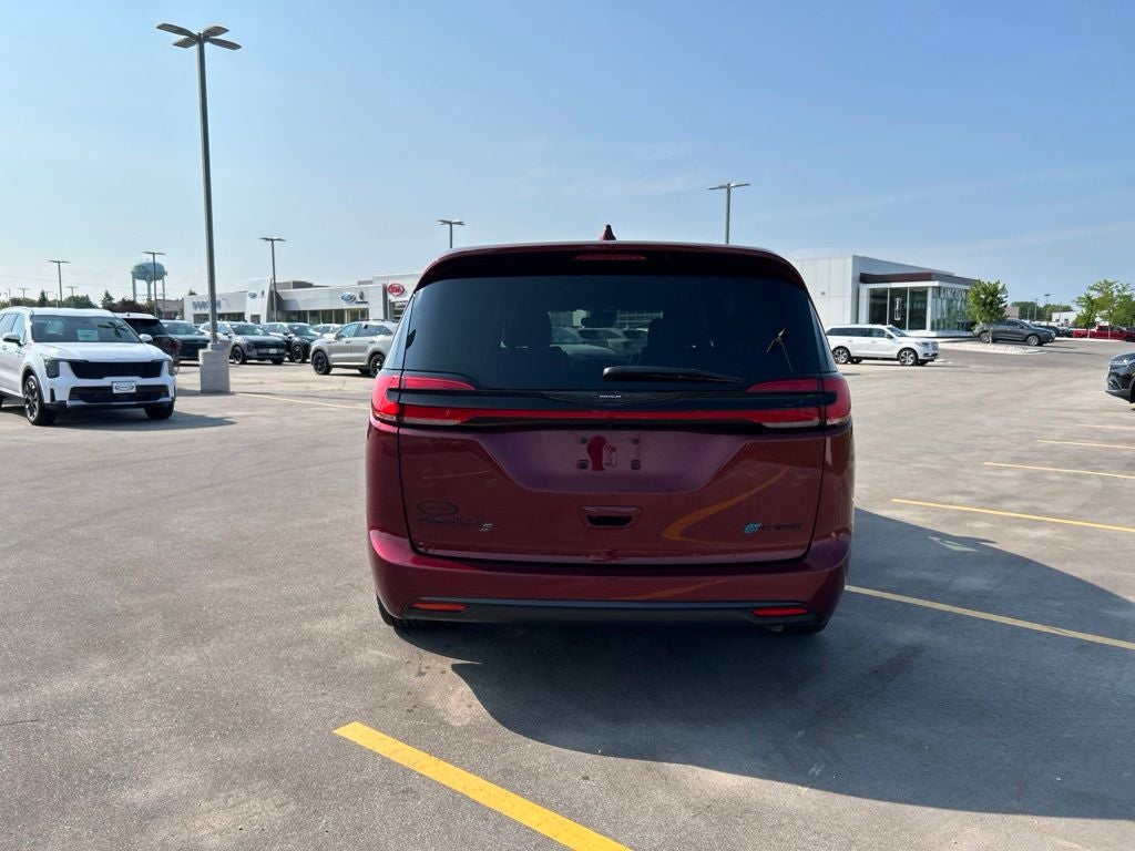2022 Chrysler Pacifica Hybrid Touring L