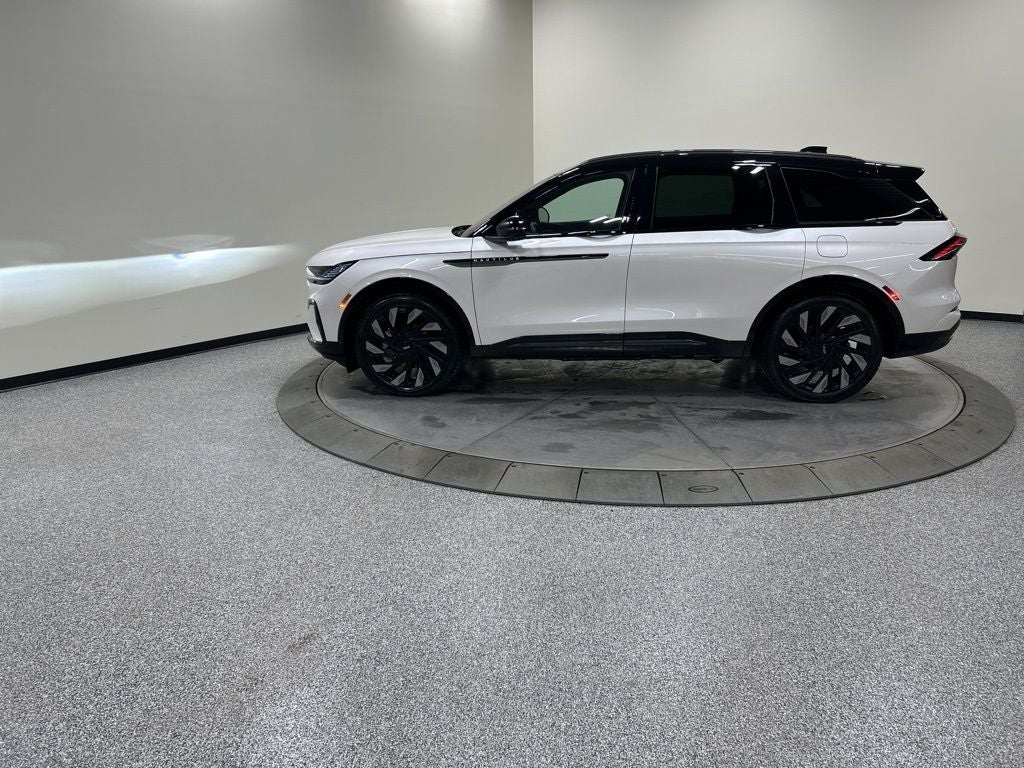2025 Lincoln Nautilus Reserve