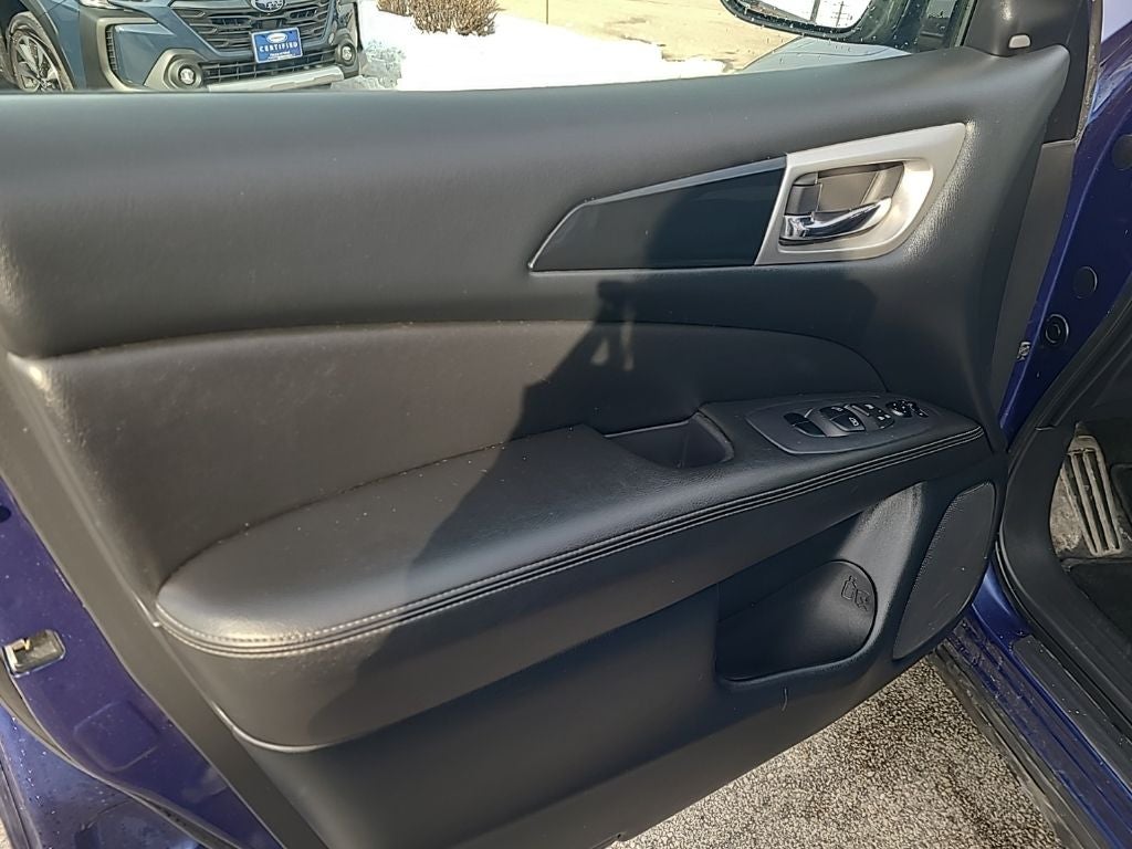 2020 Nissan Pathfinder SV