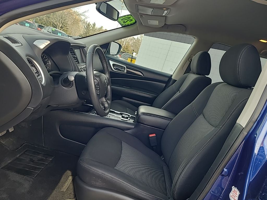 2020 Nissan Pathfinder SV