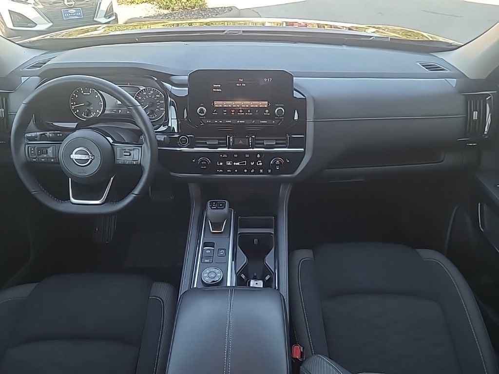 2023 Nissan Pathfinder SV