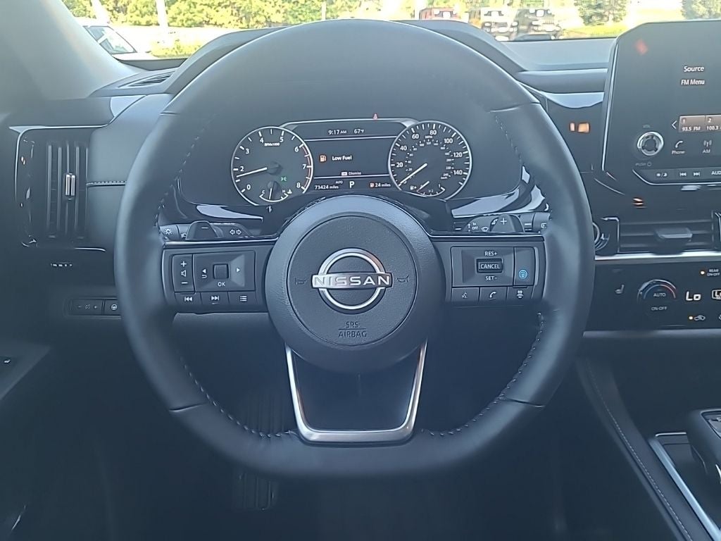 2023 Nissan Pathfinder SV