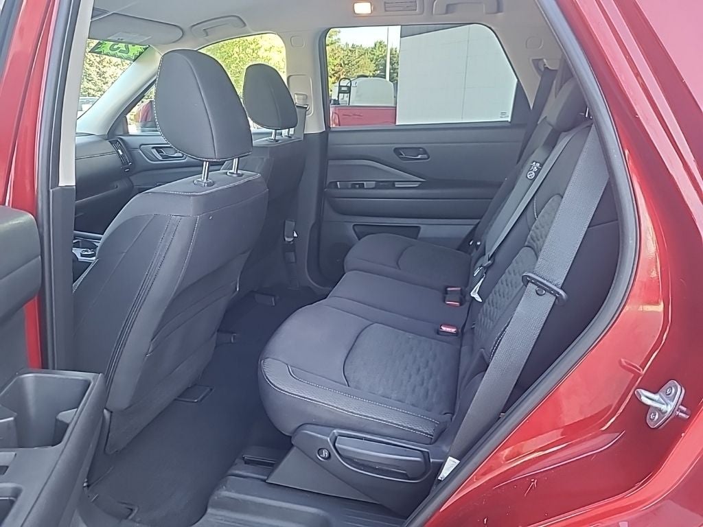 2023 Nissan Pathfinder SV