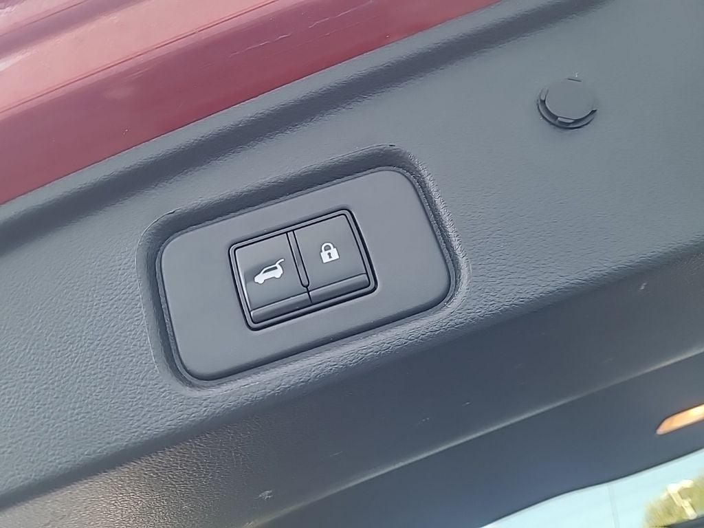 2023 Nissan Pathfinder SV
