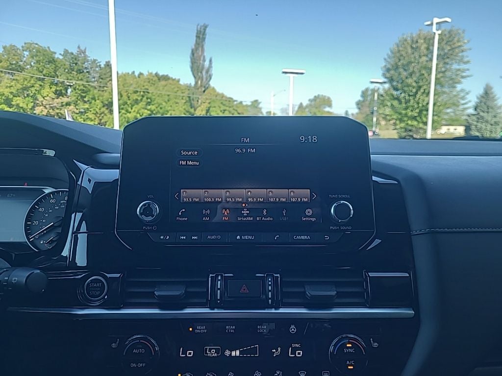2023 Nissan Pathfinder SV