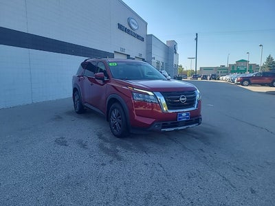 2023 Nissan Pathfinder SV