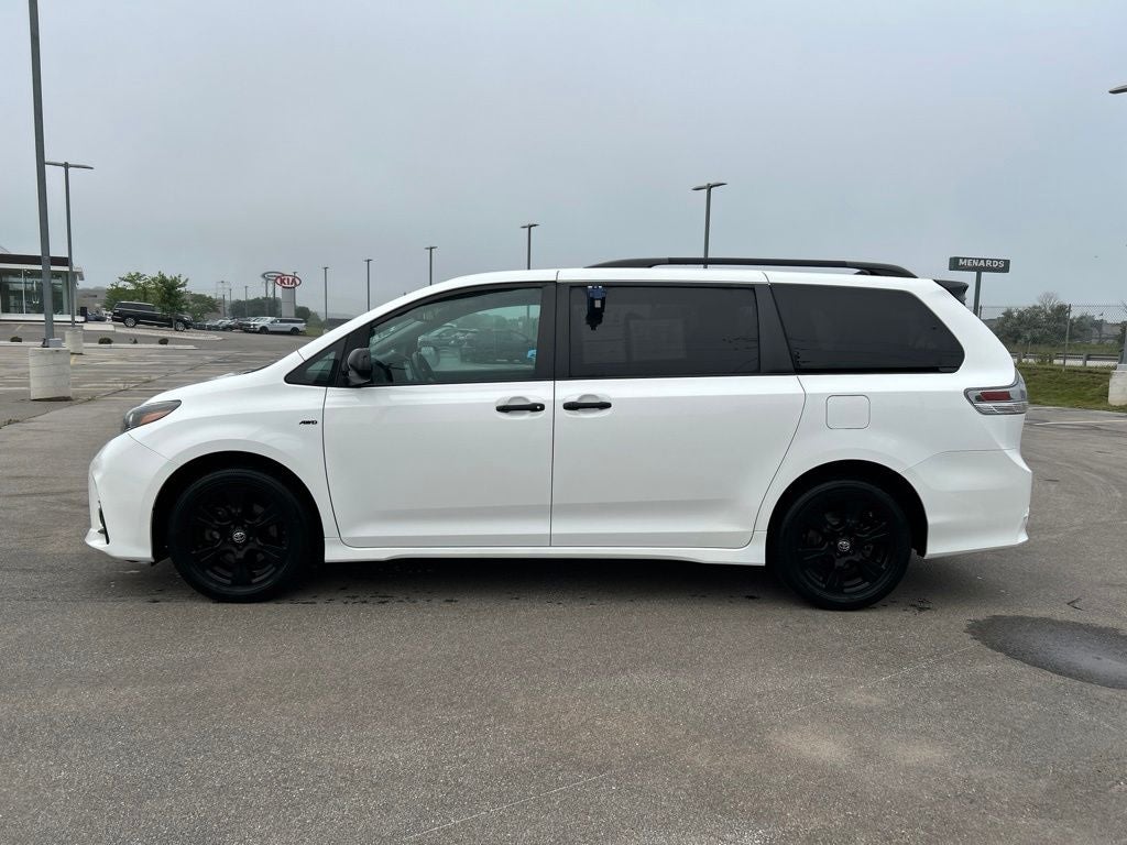 2020 Toyota Sienna SE 7 Passenger