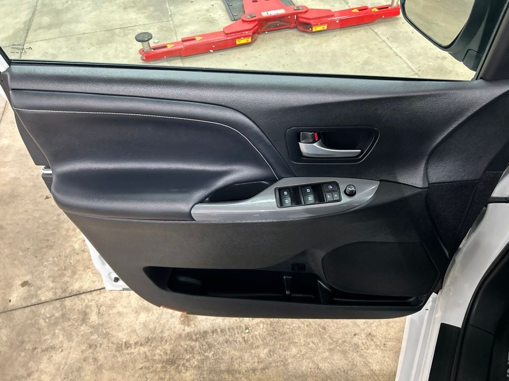 2020 Toyota Sienna SE 7 Passenger
