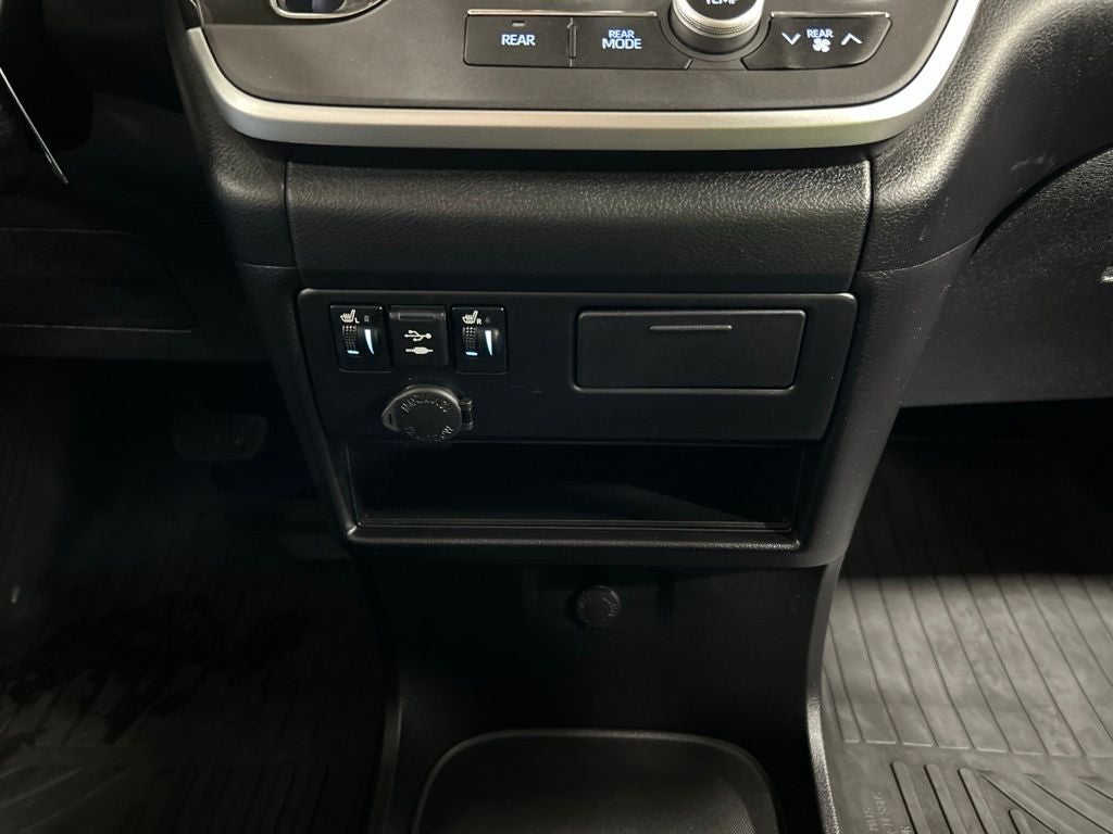 2020 Toyota Sienna SE 7 Passenger