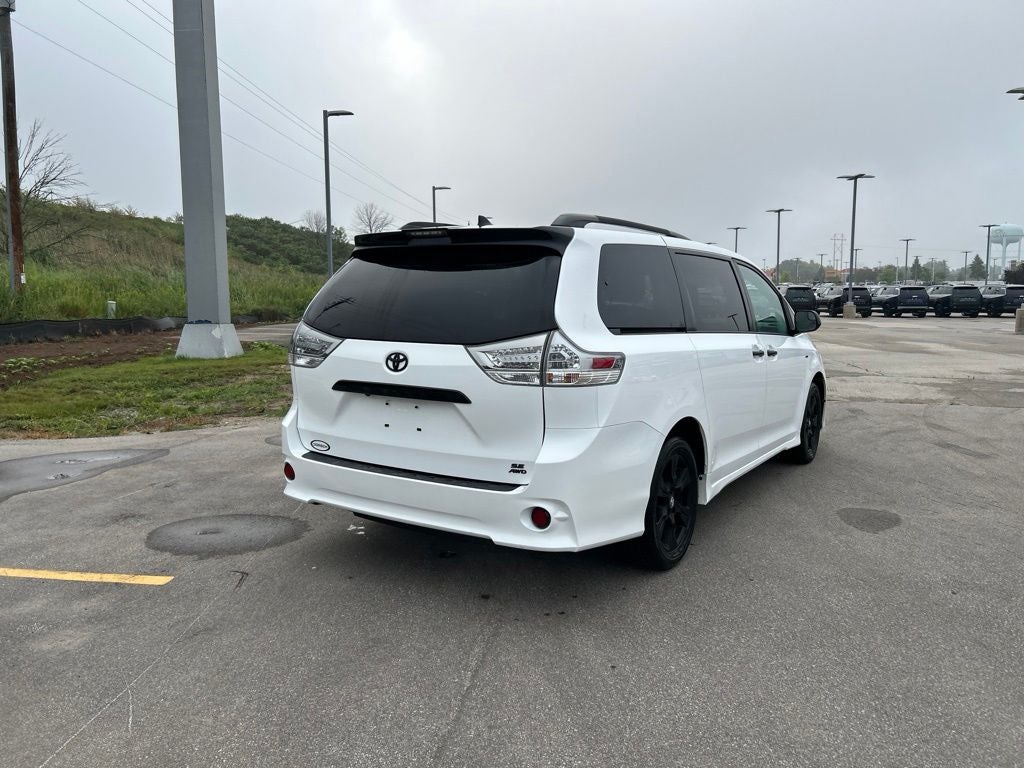2020 Toyota Sienna SE 7 Passenger