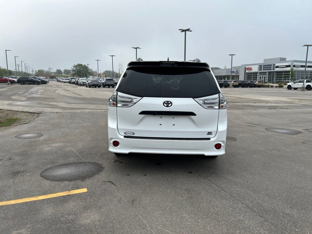 2020 Toyota Sienna SE 7 Passenger