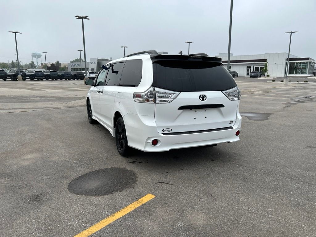 2020 Toyota Sienna SE 7 Passenger