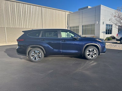 2025 Toyota Highlander XLE
