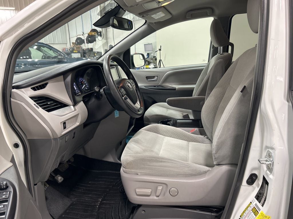 2018 Toyota Sienna LE 7 Passenger