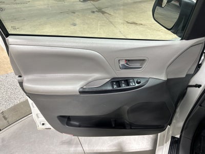 2018 Toyota Sienna LE 7 Passenger