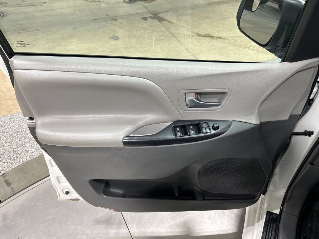 2018 Toyota Sienna LE 7 Passenger
