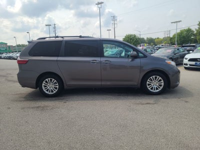 2016 Toyota Sienna XLE Premium 8 Passenger