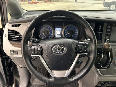 2020 Toyota Sienna XLE