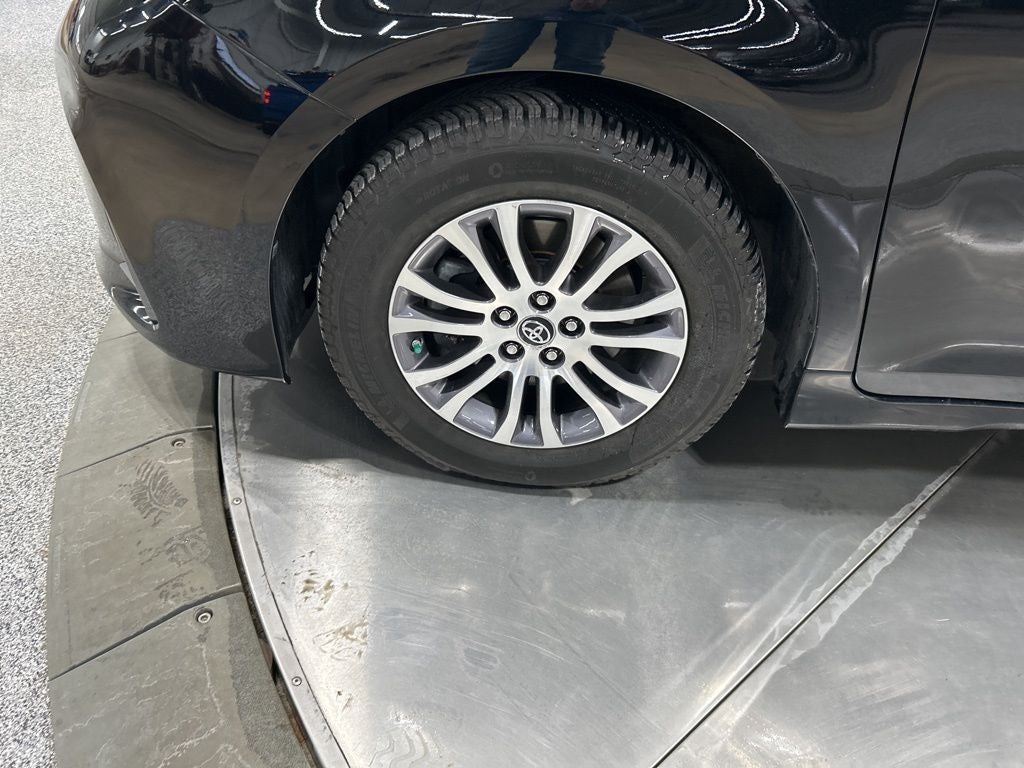 2020 Toyota Sienna XLE