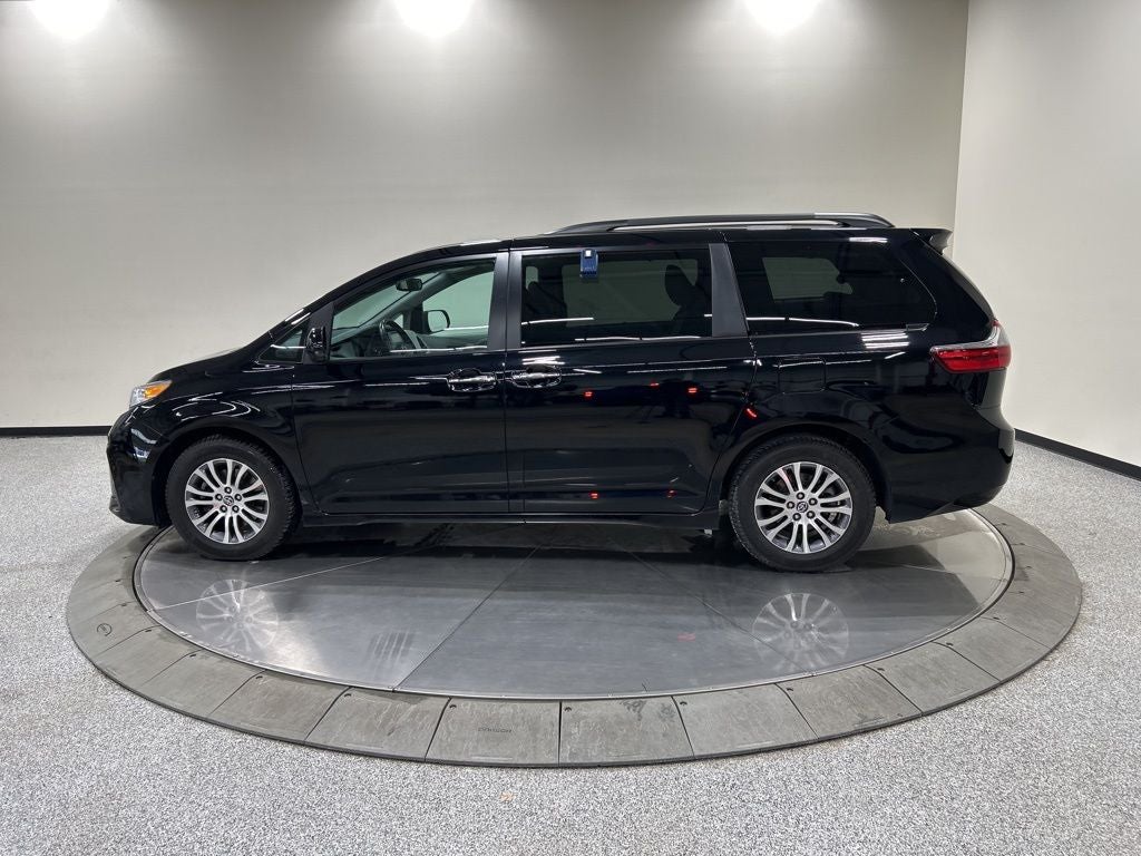 2020 Toyota Sienna XLE