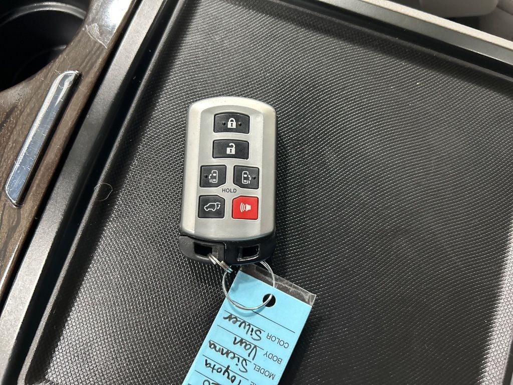 2020 Toyota Sienna XLE 8 Passenger