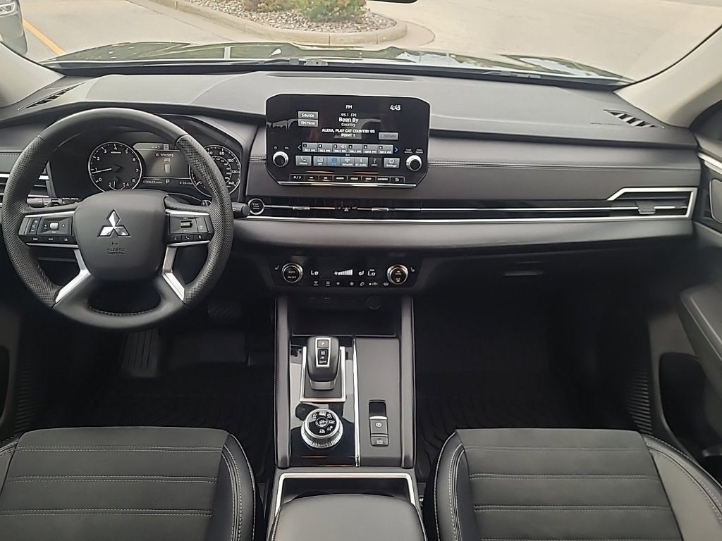 2024 Mitsubishi Outlander SE