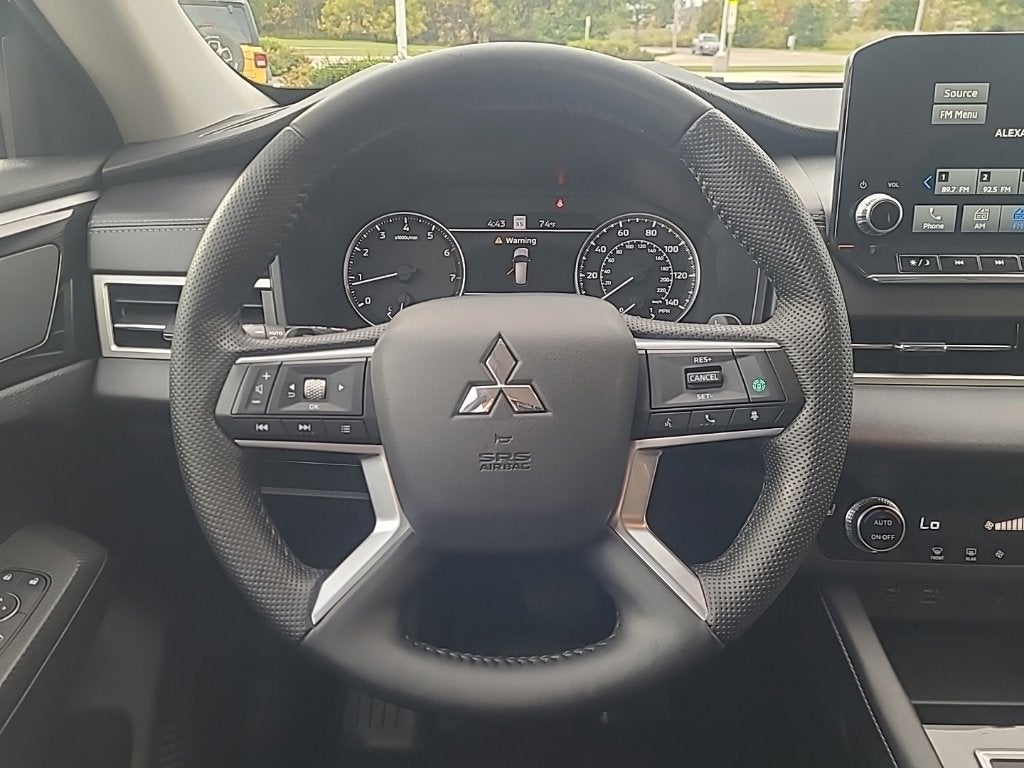 2024 Mitsubishi Outlander SE