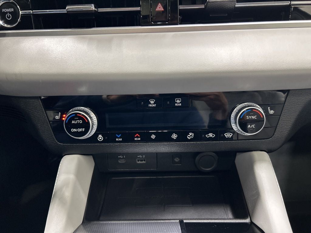 2023 Mitsubishi Outlander PHEV Base