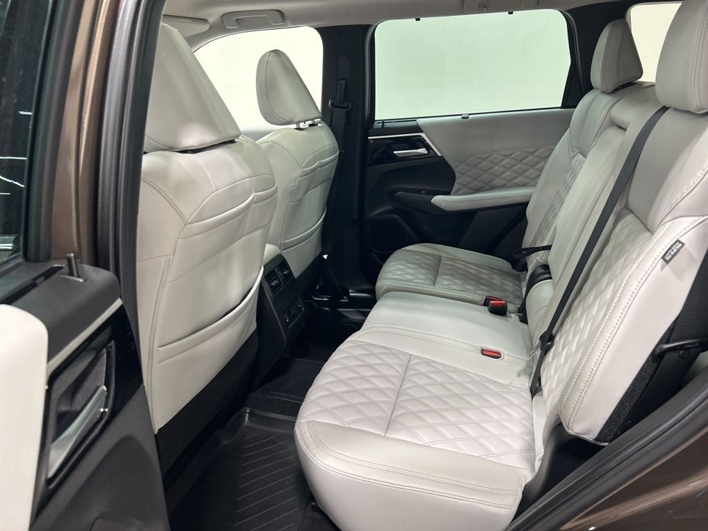 2023 Mitsubishi Outlander PHEV Base