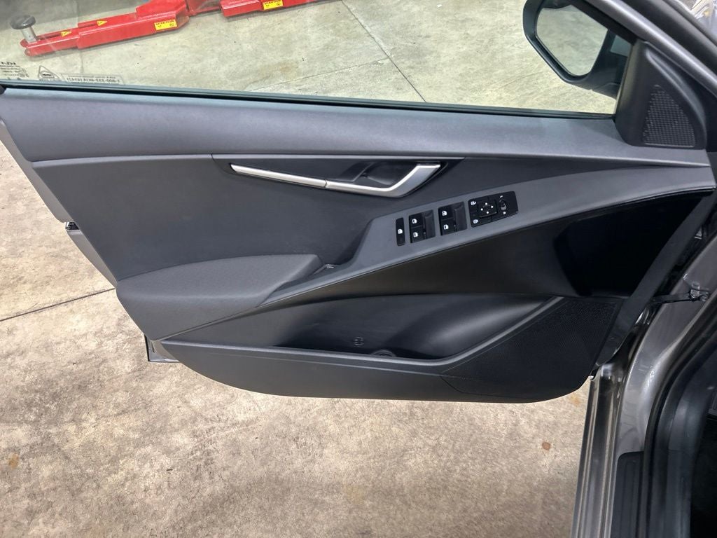 2025 Kia Niro LX