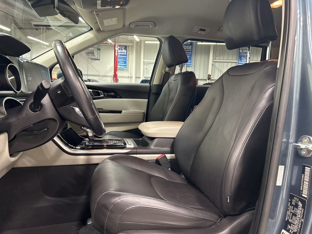 2023 Kia Carnival EX