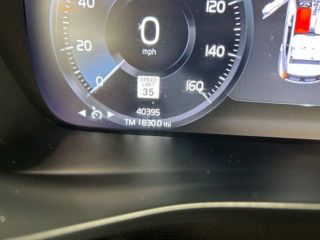 2022 Volvo XC40 Momentum