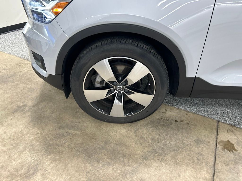 2022 Volvo XC40 Momentum