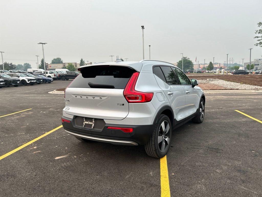 2022 Volvo XC40 Momentum